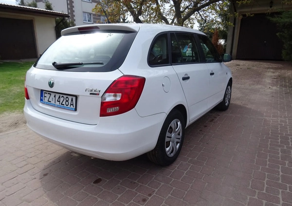 Skoda Fabia cena 10900 przebieg: 257900, rok produkcji 2010 z Karlino małe 191